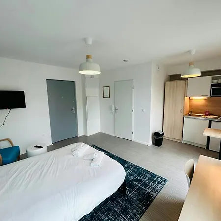 We Live In R - 201 *