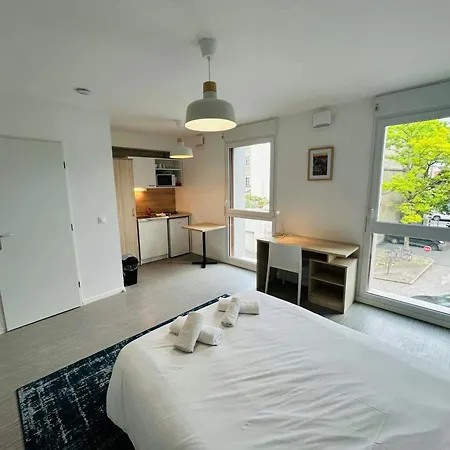 We Live In R - 201 Apartment