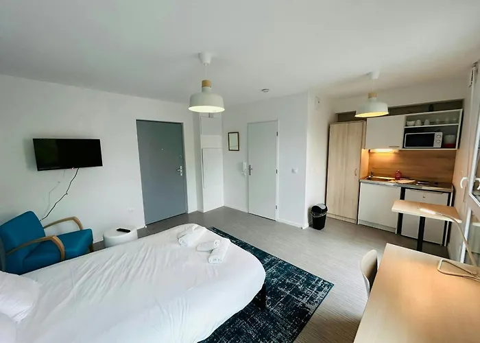 Apartment We Live In R - 201 *